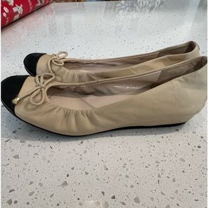 Tahari tan and black ballet flat size 8